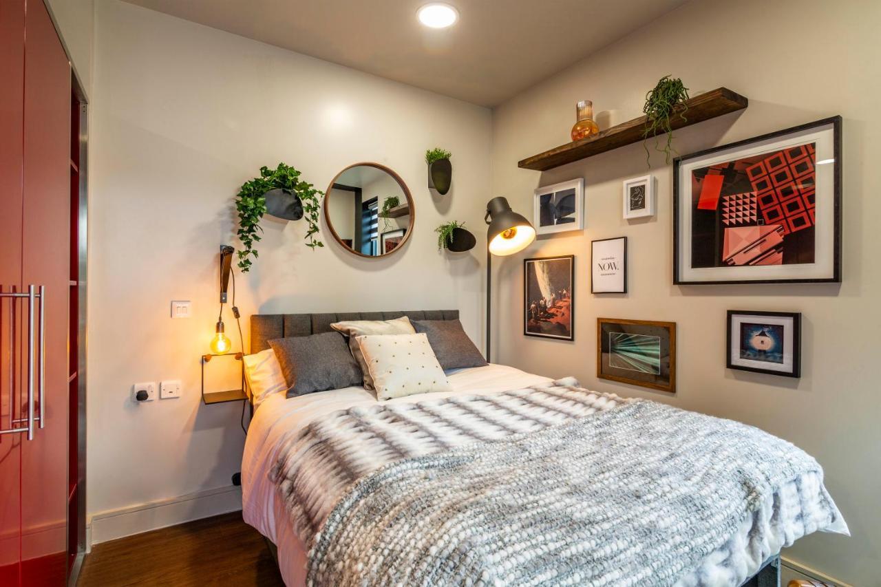 Romantic Getaway Studio Pods Close To City Centre With Free Wifi Дарби Екстериор снимка