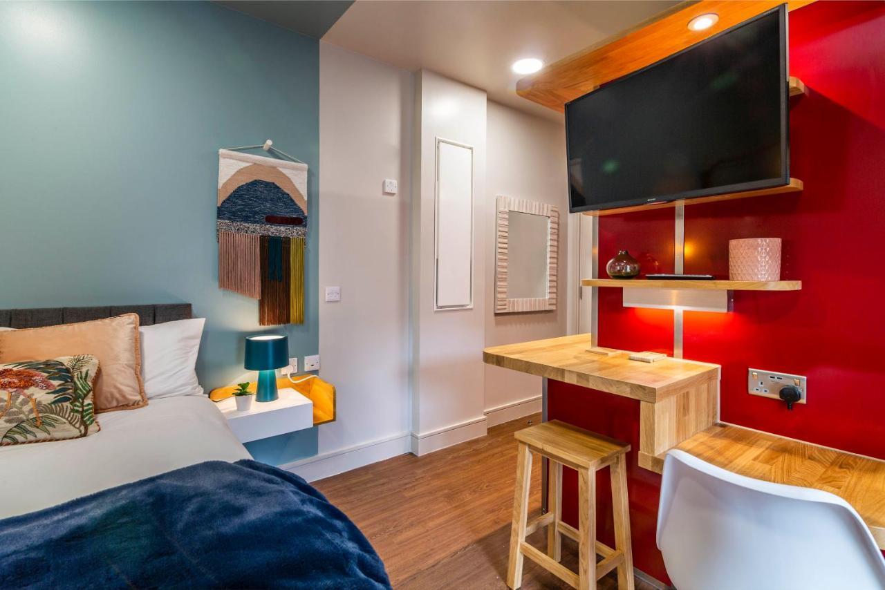 Romantic Getaway Studio Pods Close To City Centre With Free Wifi Дарби Екстериор снимка