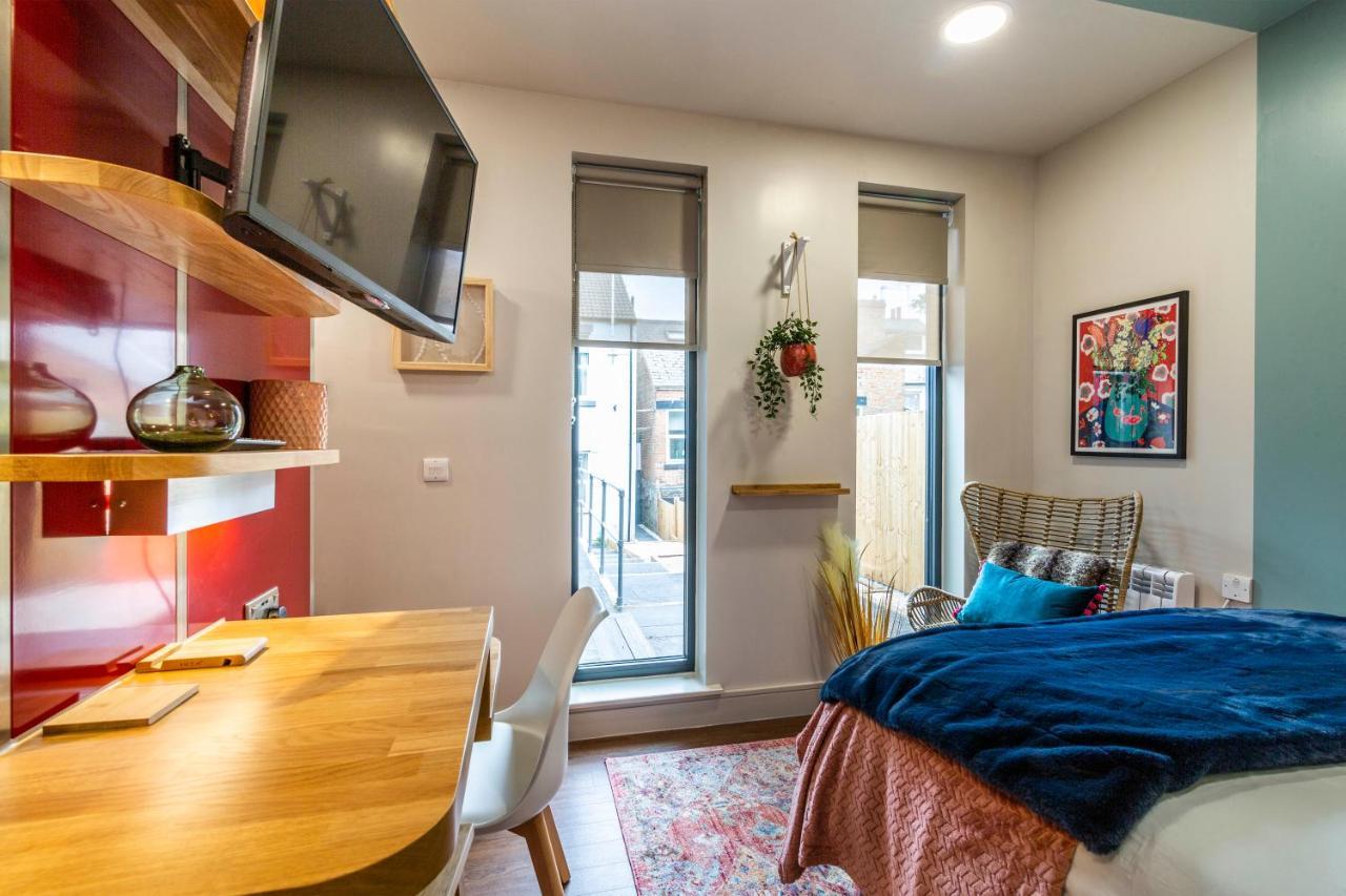 Romantic Getaway Studio Pods Close To City Centre With Free Wifi Дарби Екстериор снимка
