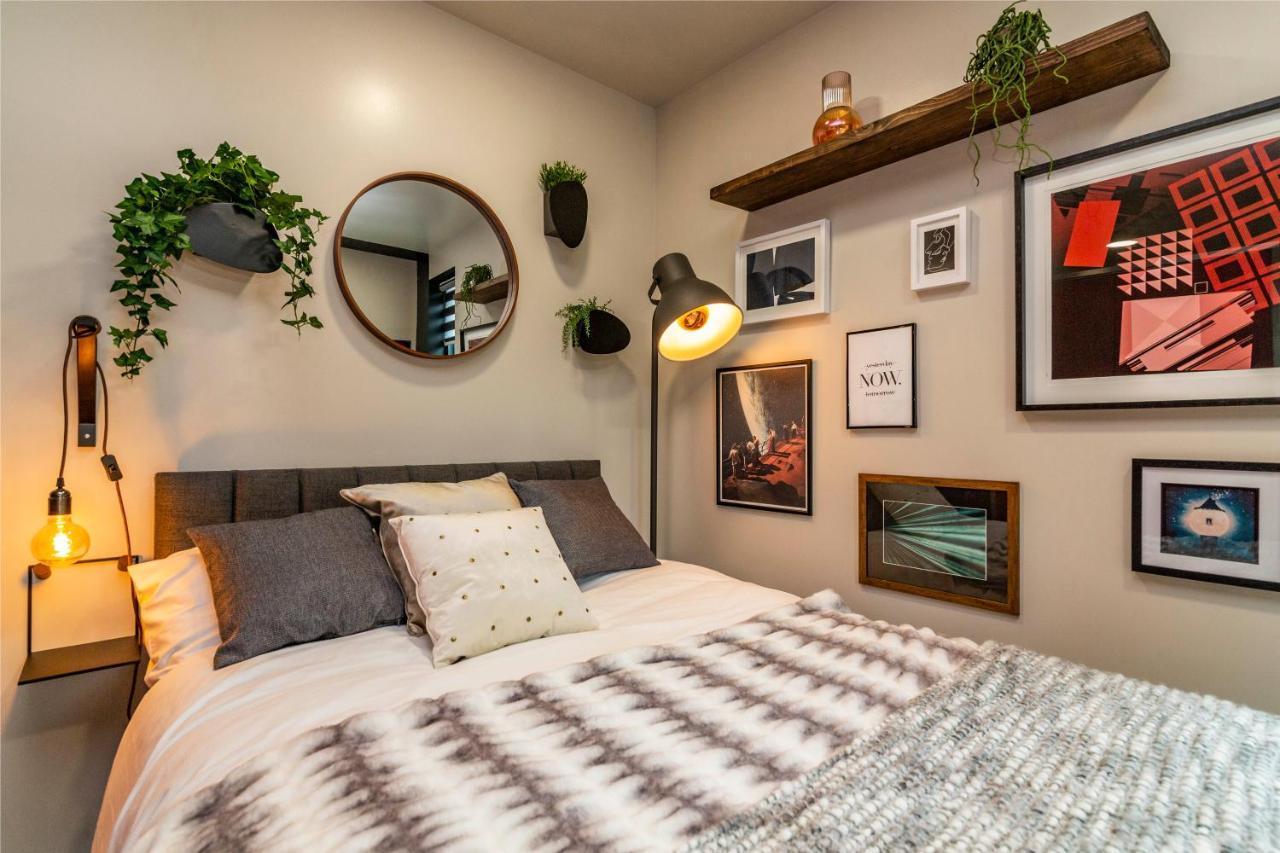 Romantic Getaway Studio Pods Close To City Centre With Free Wifi Дарби Екстериор снимка