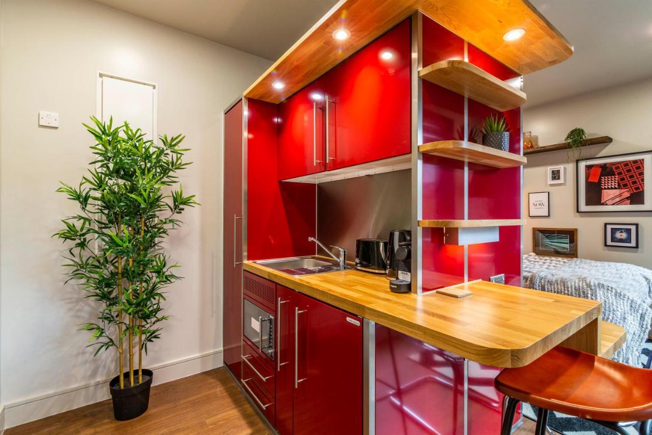 Romantic Getaway Studio Pods Close To City Centre With Free Wifi Дарби Екстериор снимка
