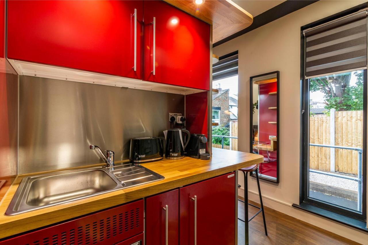 Romantic Getaway Studio Pods Close To City Centre With Free Wifi Дарби Екстериор снимка