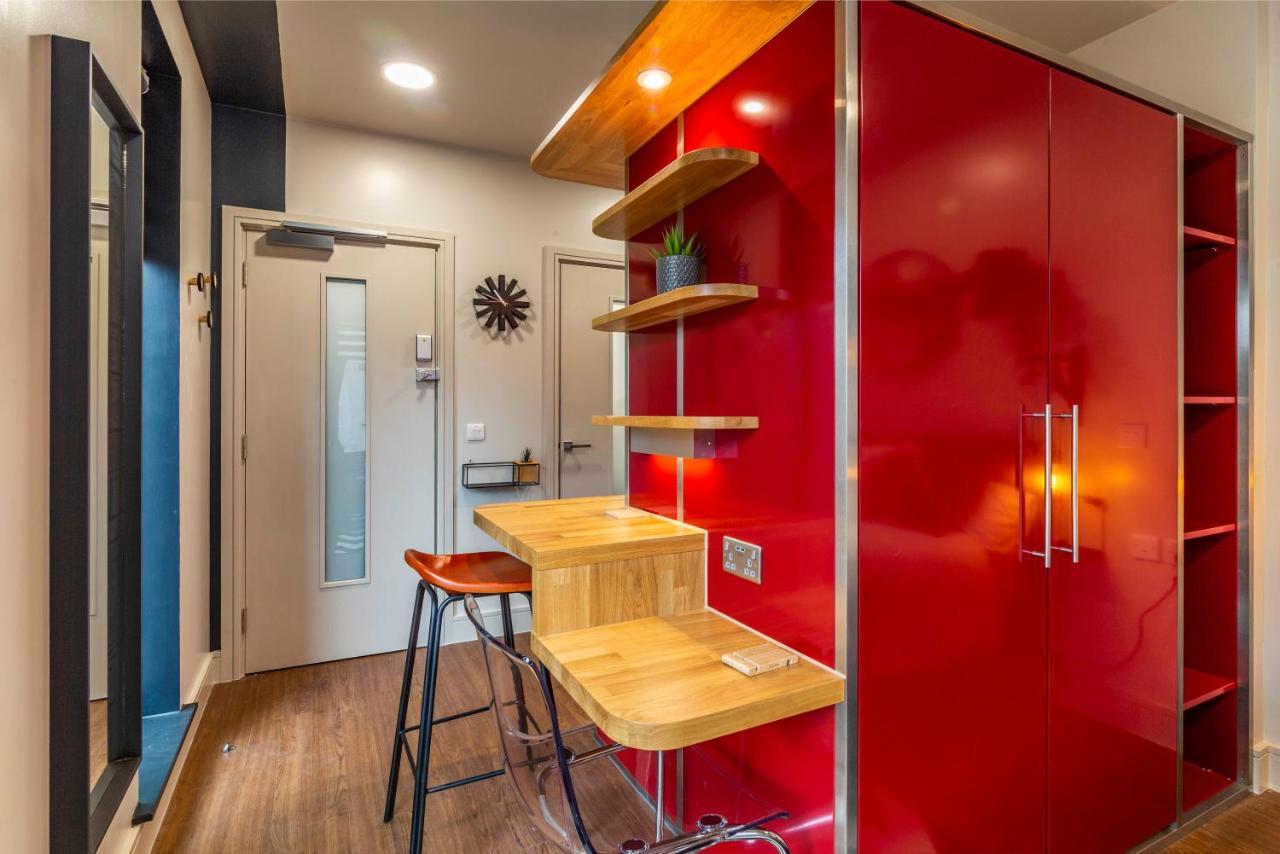 Romantic Getaway Studio Pods Close To City Centre With Free Wifi Дарби Екстериор снимка