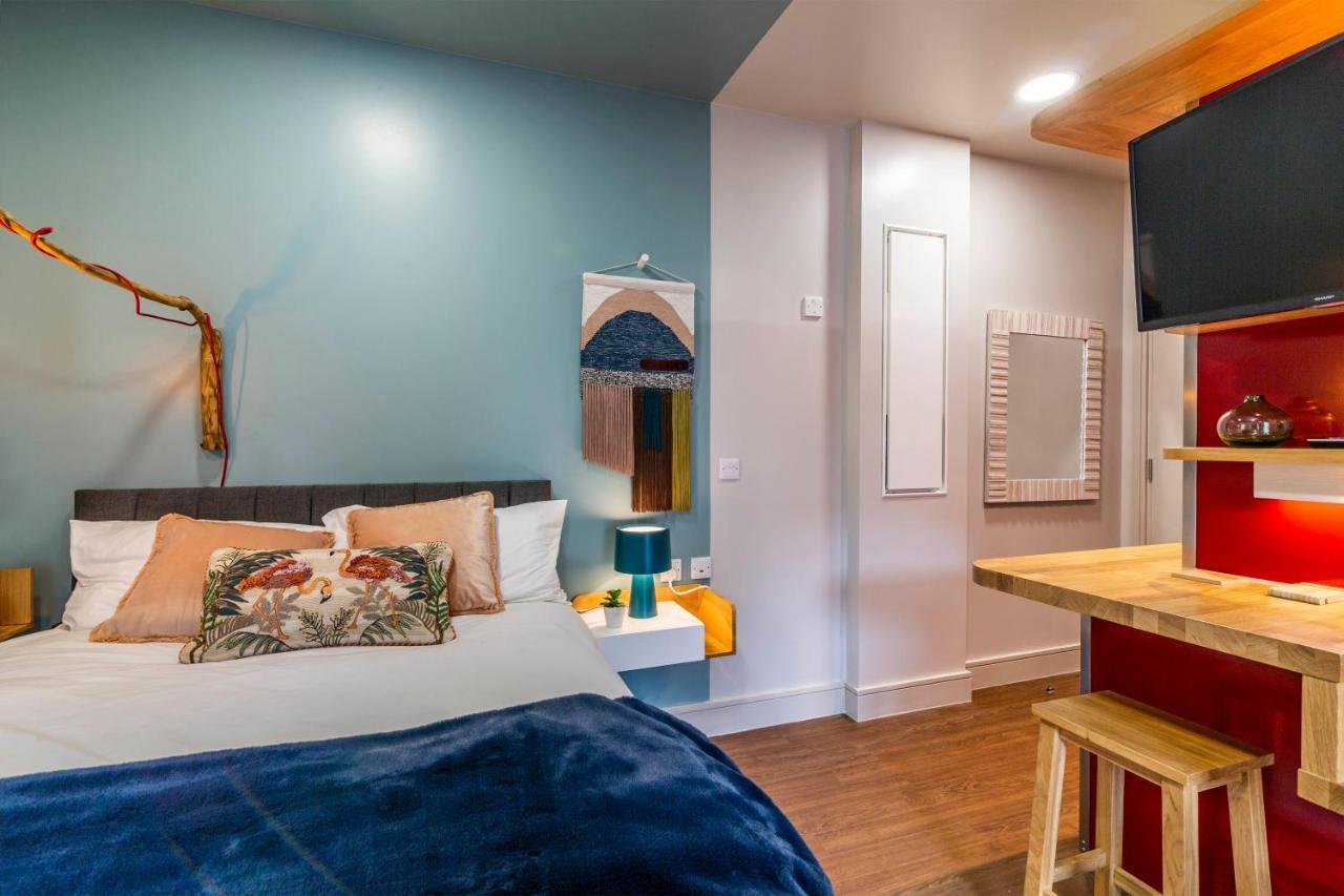 Romantic Getaway Studio Pods Close To City Centre With Free Wifi Дарби Екстериор снимка